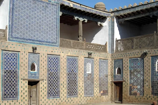Tosh Hovli Palace
